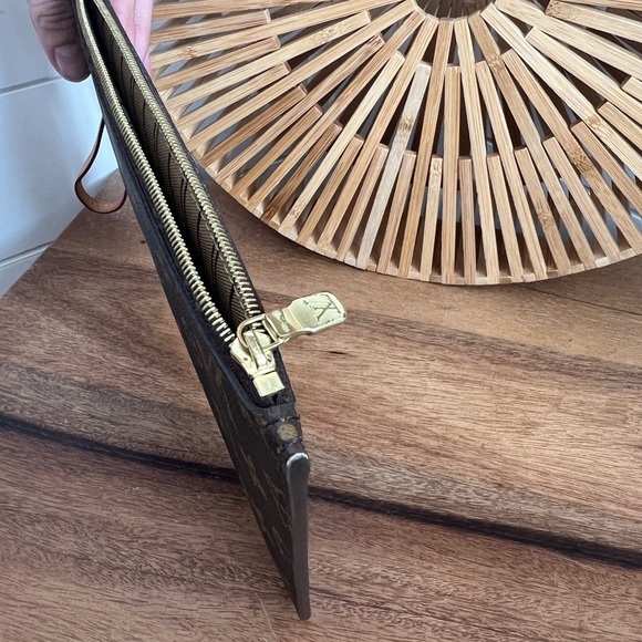 Louis Vuitton monogram Pochette - Picture 16 of 17